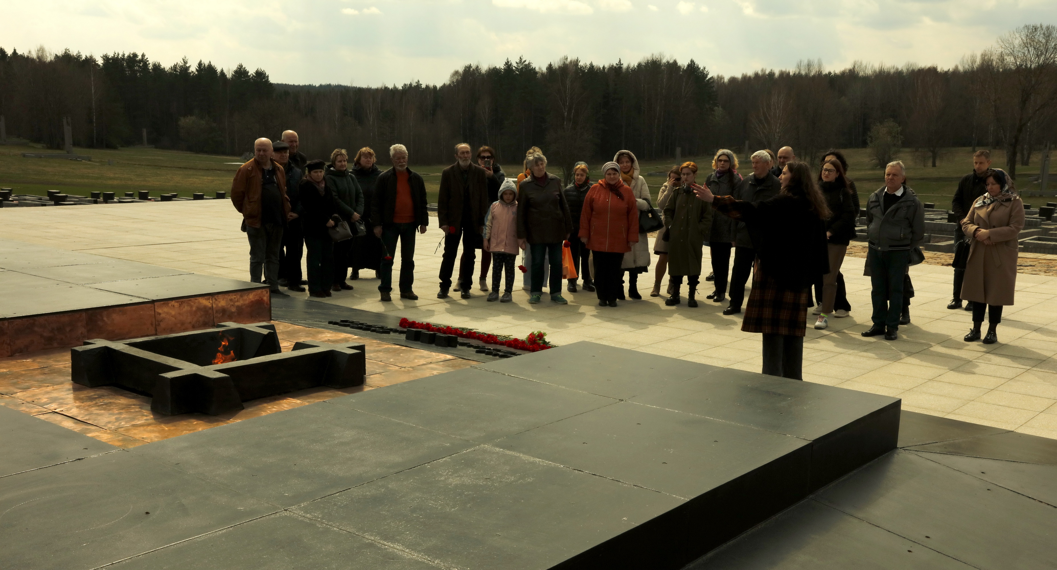 Сотрудники Национального художественного музея посетили мемориальный комплекс «Хатынь» 