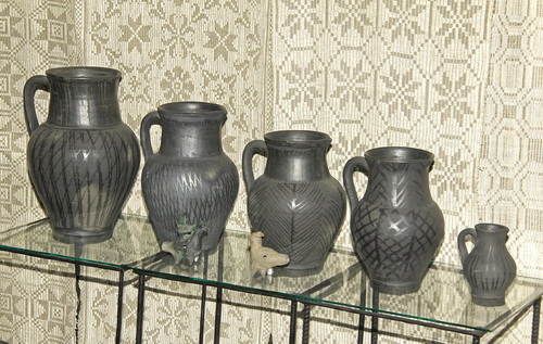 Гончарные изделия из экспозиции музея